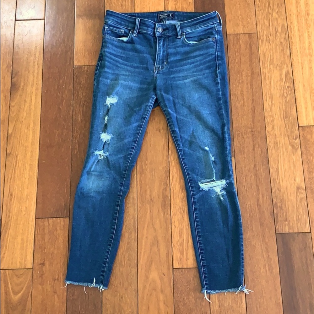 Distressed ankle jeans